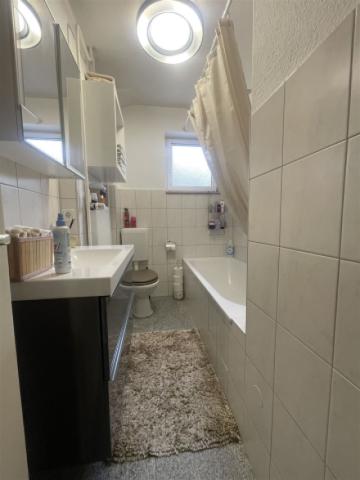 Tageslichtbad mit Badewanne inkl Dusche 