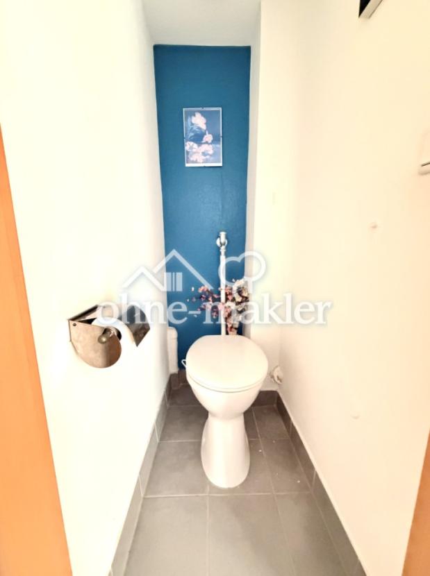 separates WC