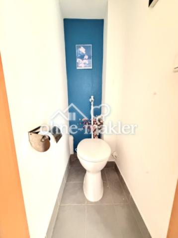 separates WC
