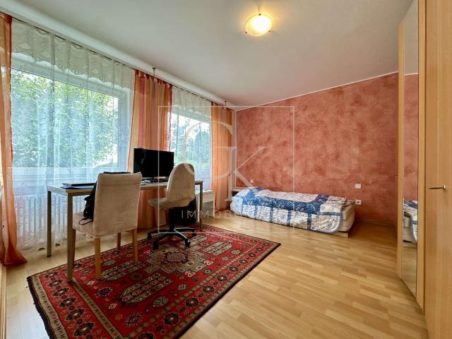 Schlafzimmer 1