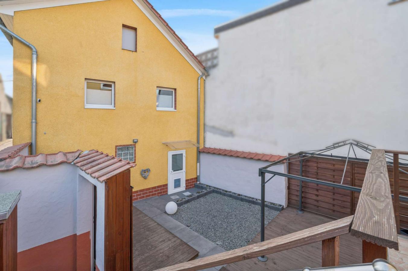 Innenhof mit Blick auf Haus 1