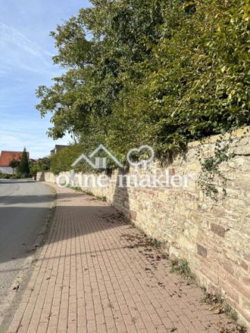 Straßenmauer