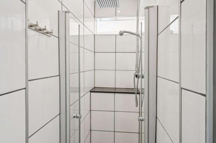 Dusche Hauptwohnung