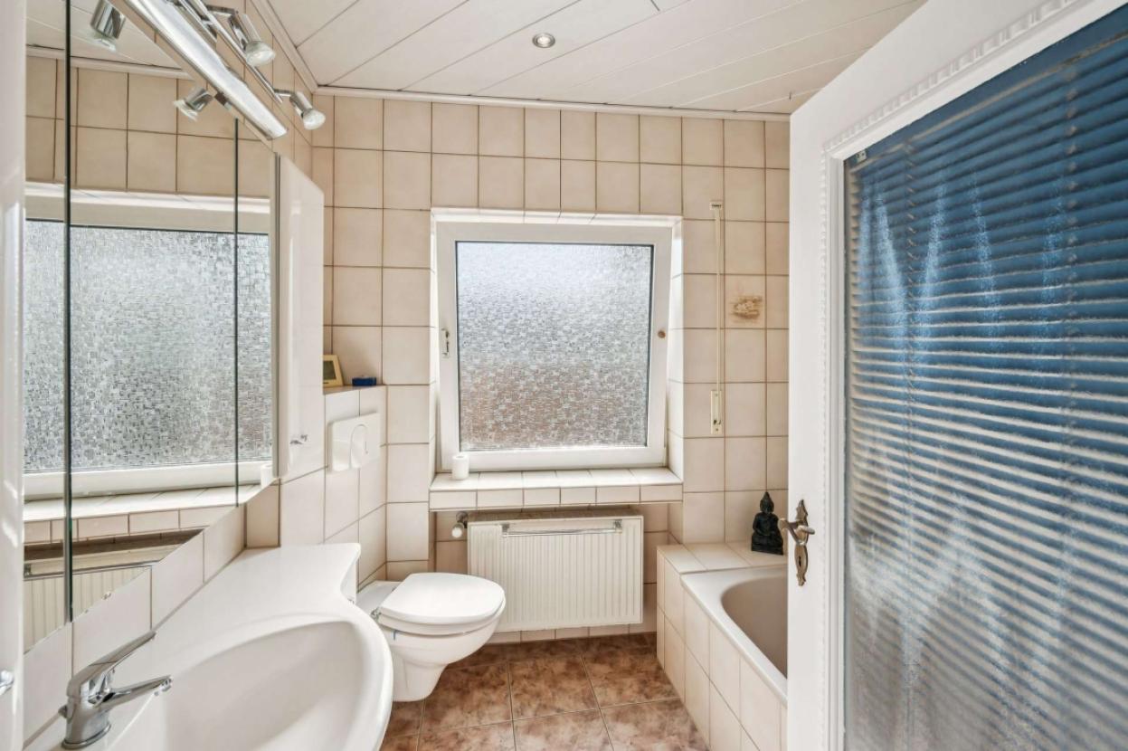 Badezimmer Hauptwohnung