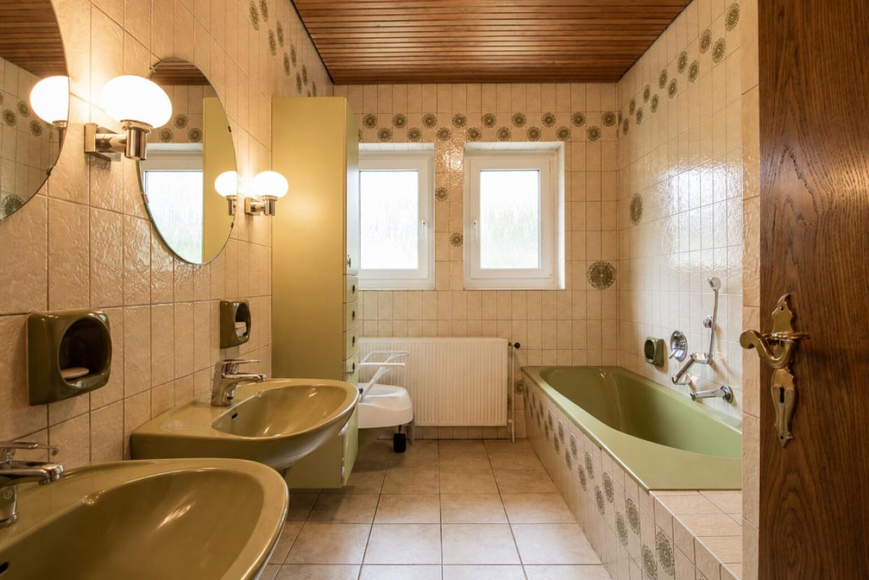 Erdgeschoss: Badezimmer - Persönliche Gegenstände virtuell entfernt 