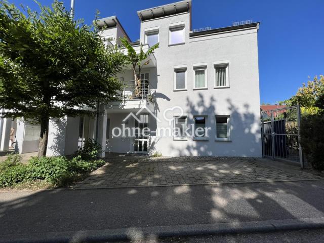 Hausansicht & Privatparkplatz
