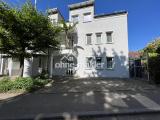 Hausansicht & Privatparkplatz