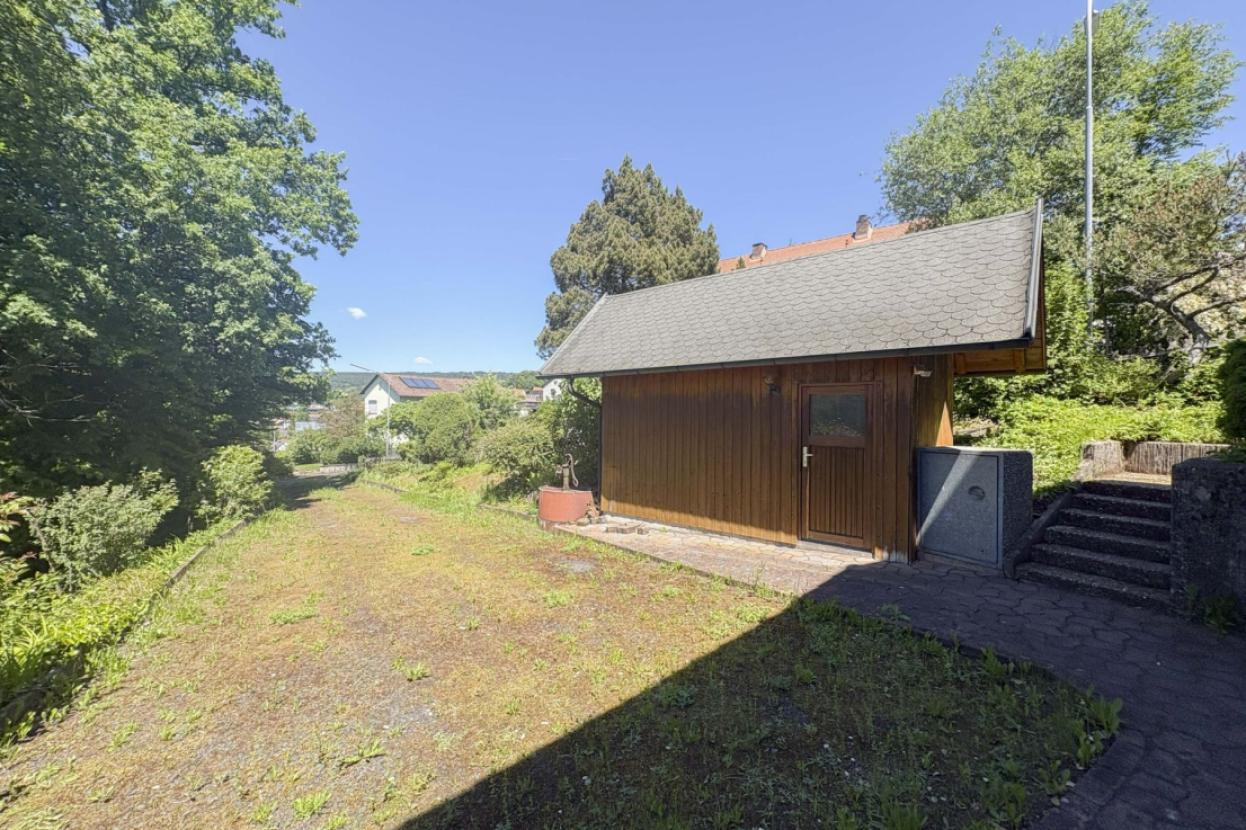 Grundstücksübersicht Haus mit Schuppen