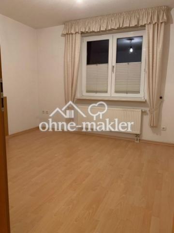 Zimmer 2 - Blick zum Fenster