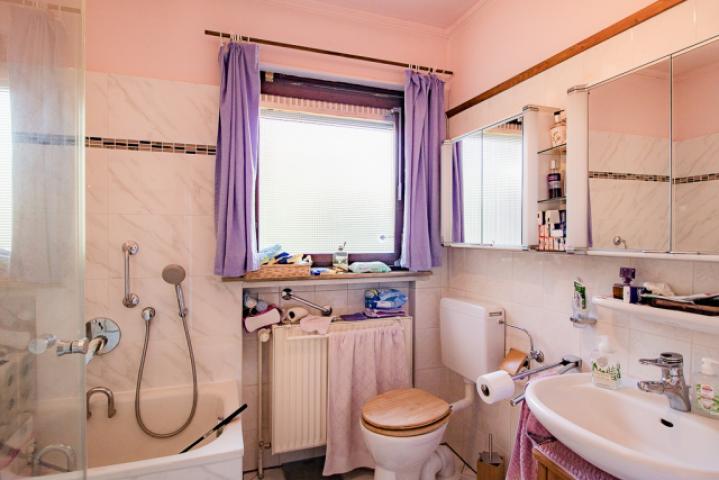 Erdgeschoss: Badezimmer