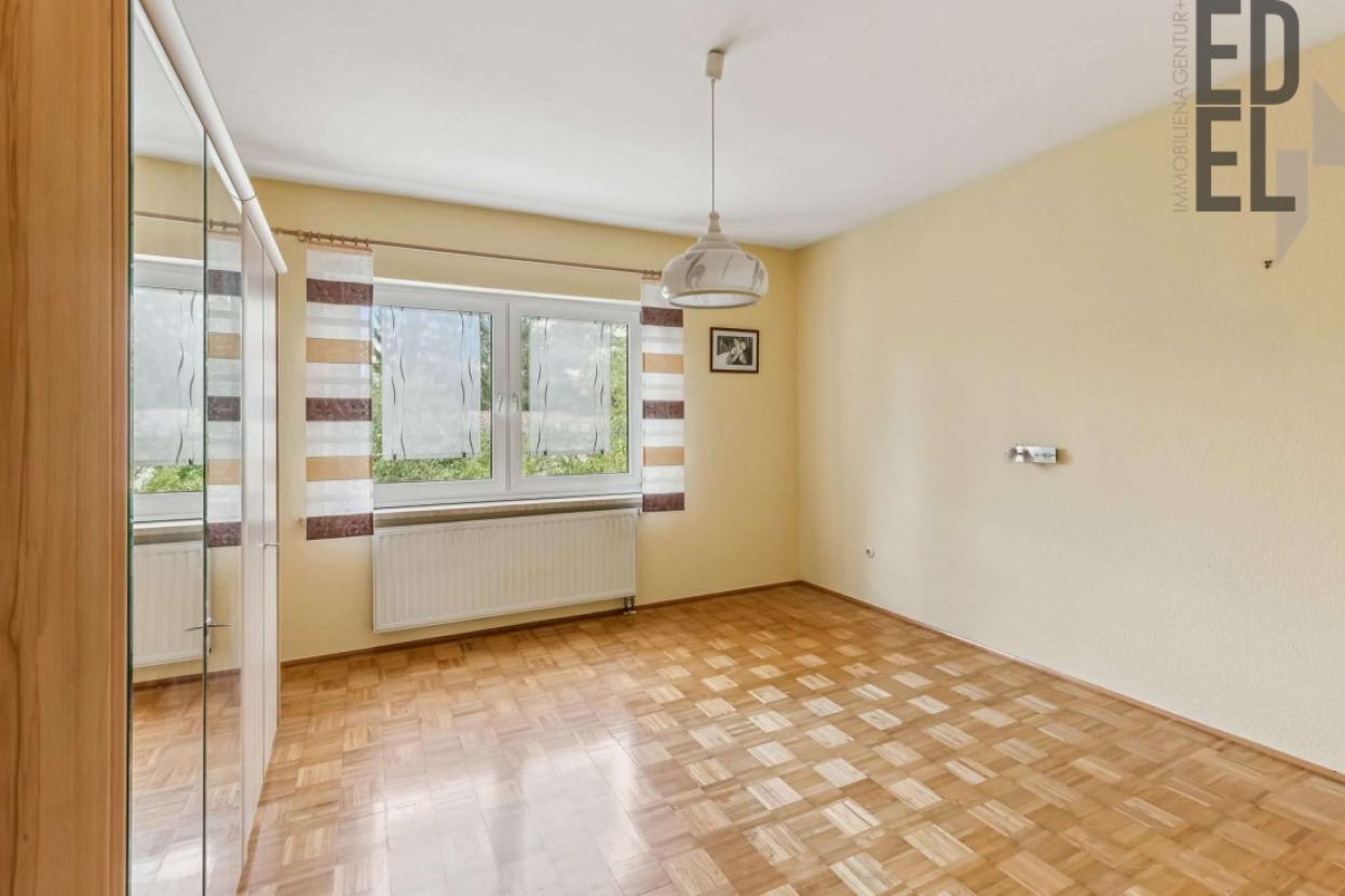 Schlafzimmer EG