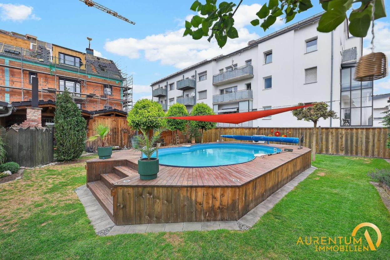Außenbereich mit Pool