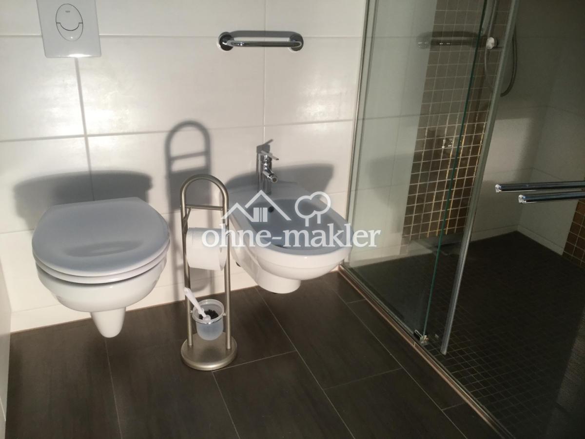 Großzügige Dusche