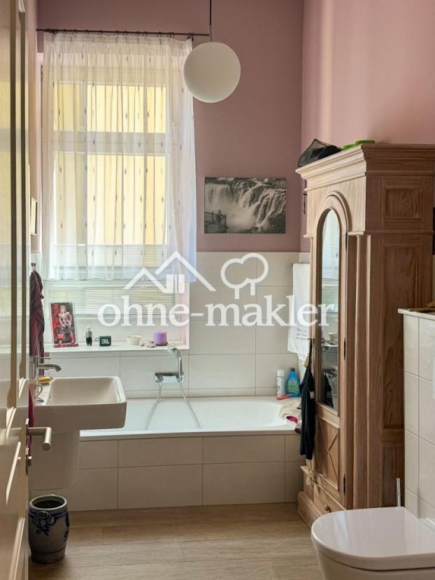 Bad mit Wanne, WC und Bidet