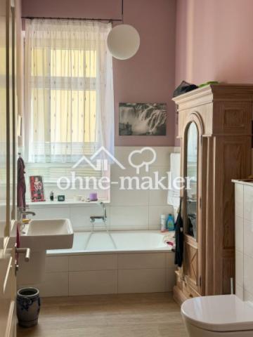 Bad mit Wanne, WC und Bidet