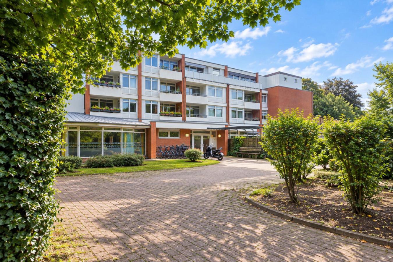 Haus und Eingangsbereich