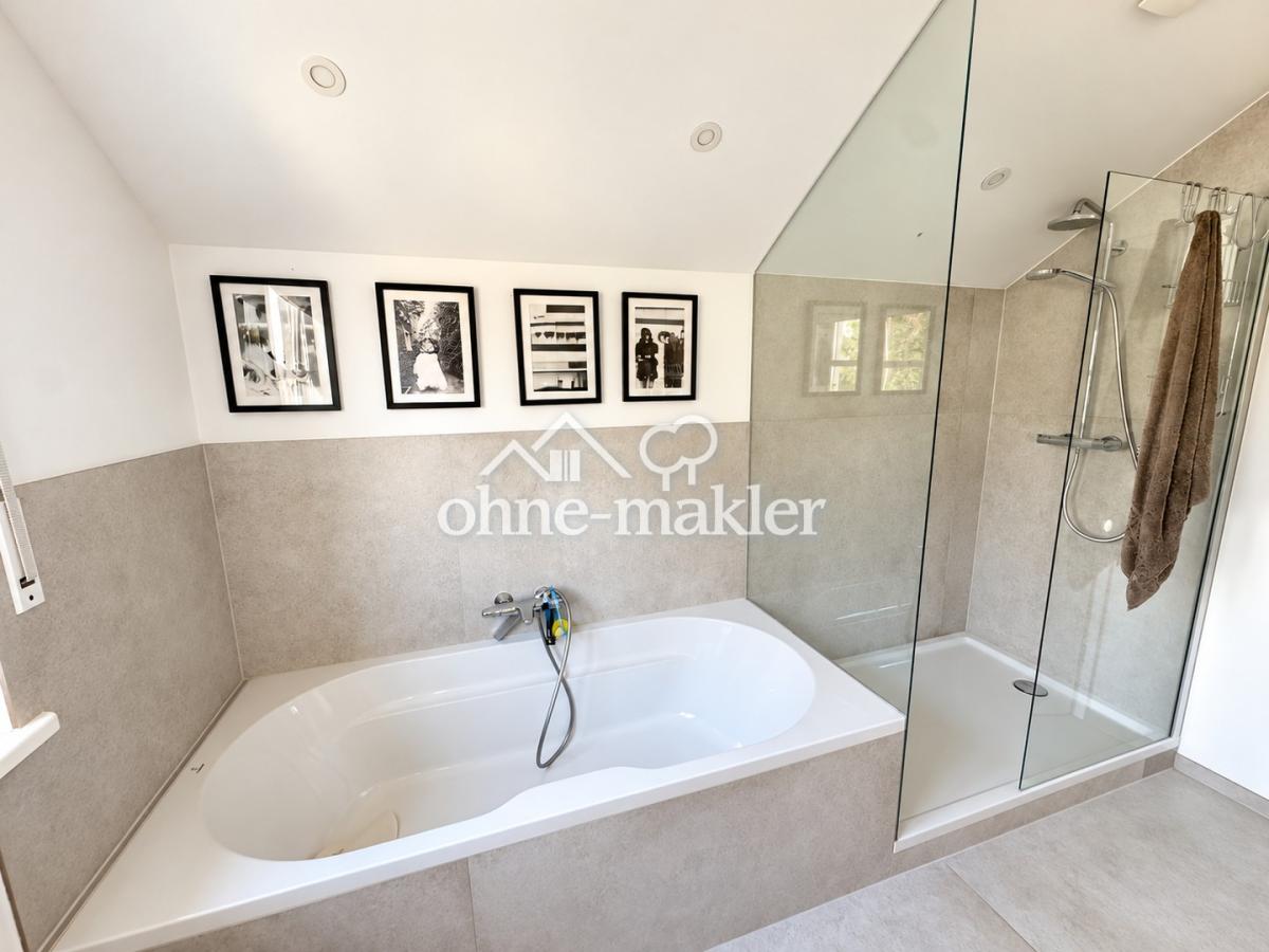 Badezimmer (OG)