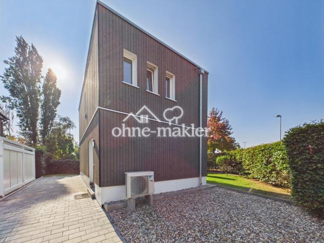 Straßenansicht/ Auffahrt