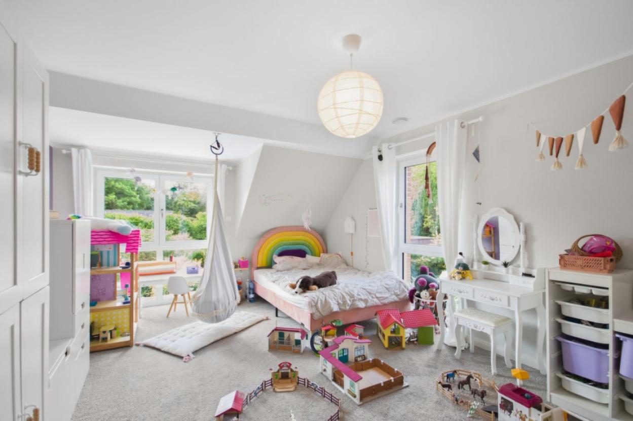 Helles Kinderzimmer im OG