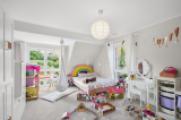 Helles Kinderzimmer im OG