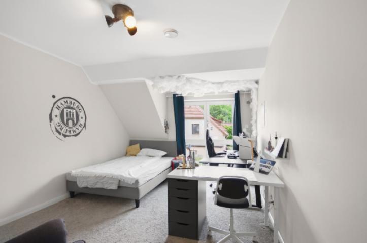 Kinderzimmer mit Gaube im OG