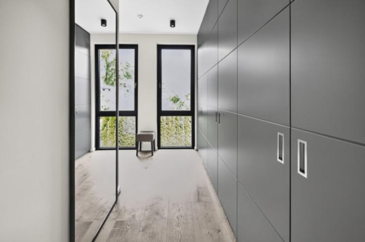 Garderobe mit Einbauschränken