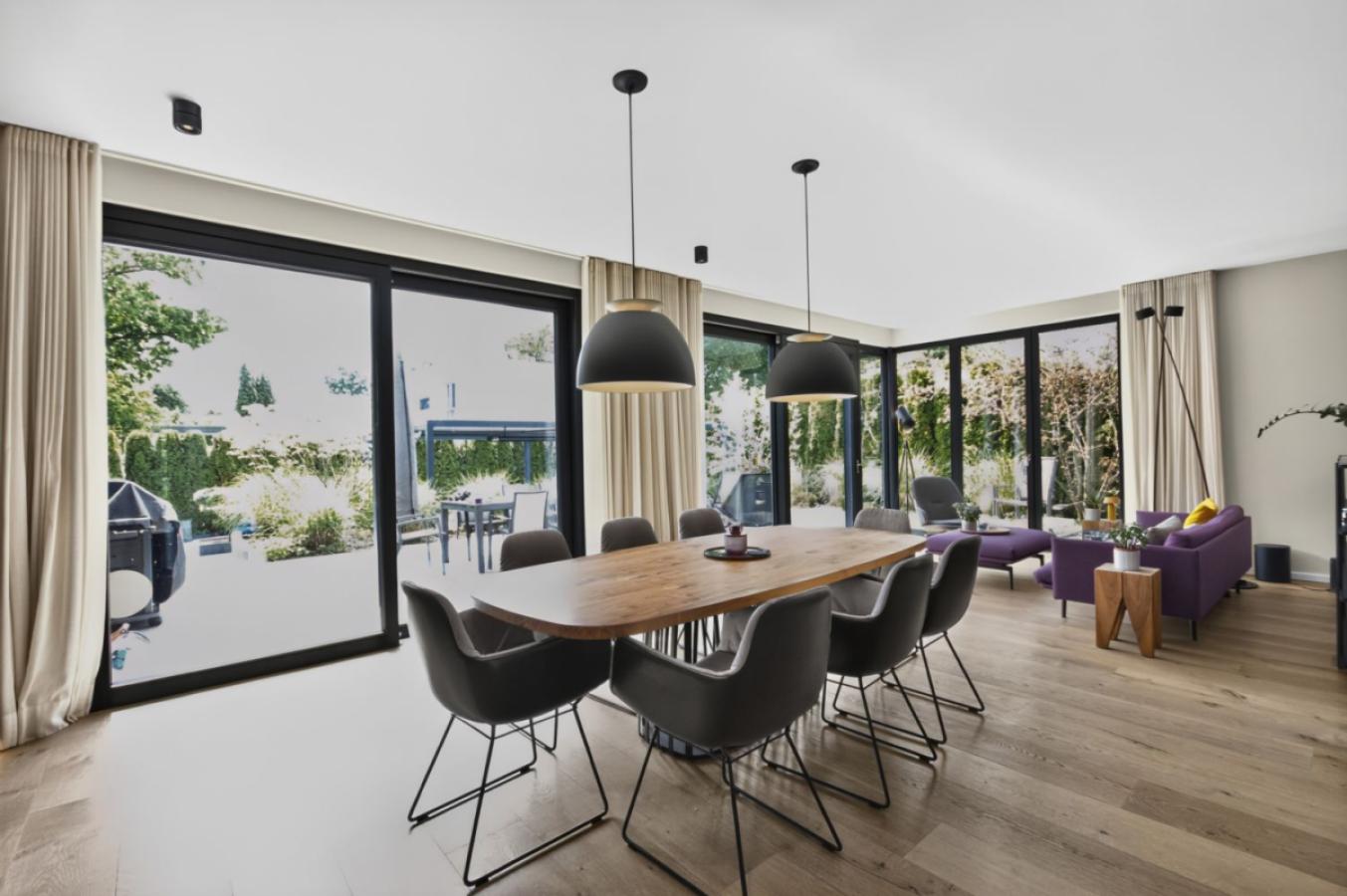 Omnipräsente Helligkeit und Terrassenzugang