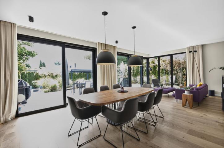 Omnipräsente Helligkeit und Terrassenzugang