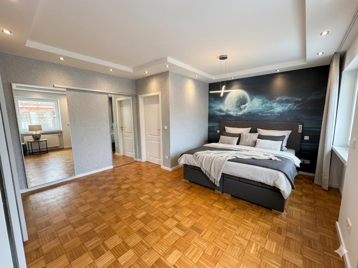 Schlafzimmer ( Staged )