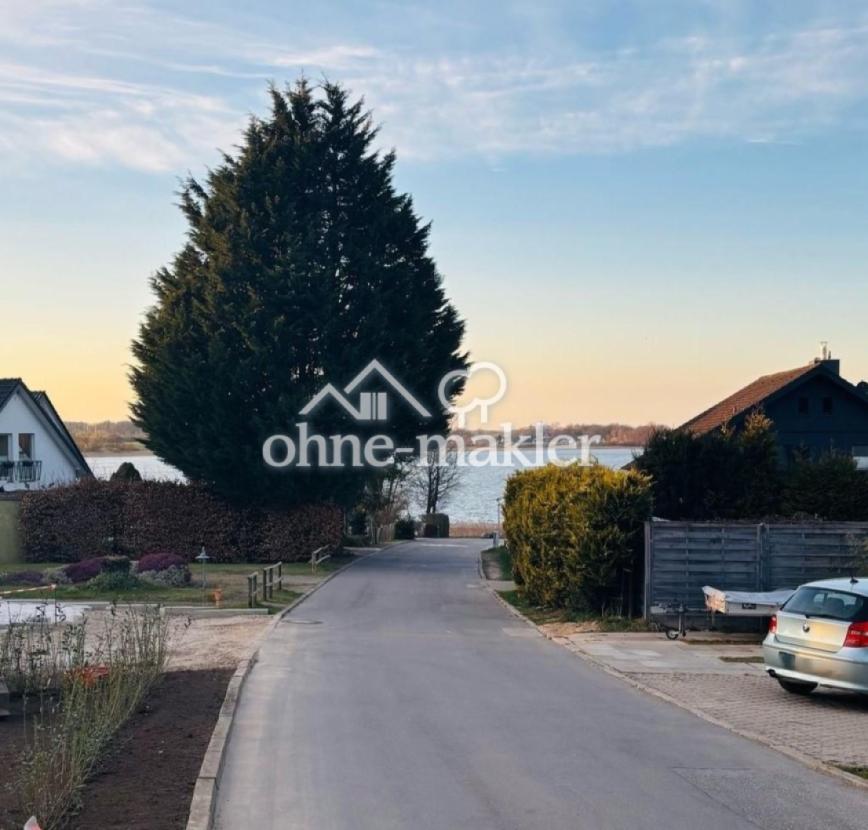 Straße mit Seeblick