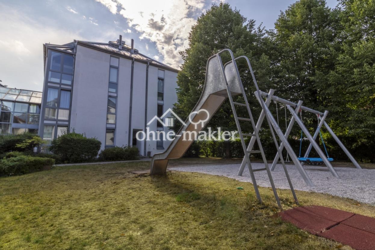 Umzäunter Spielpkatz 