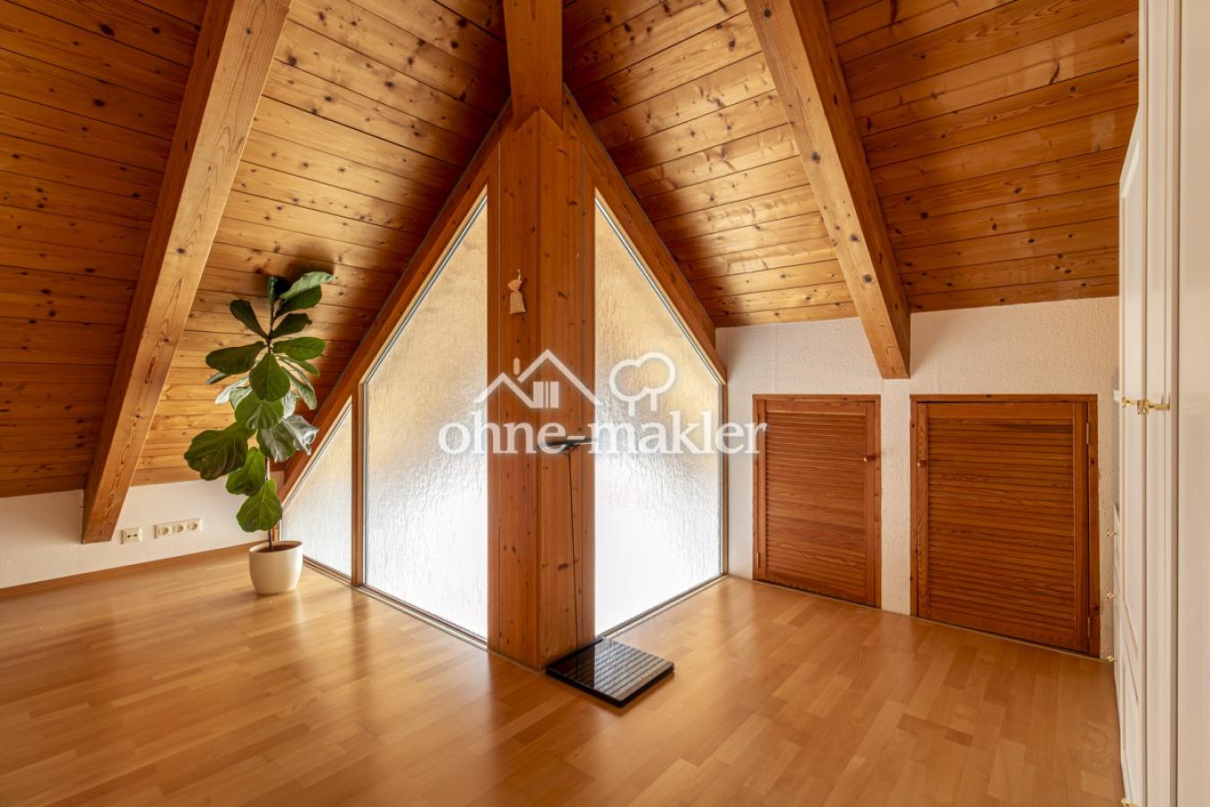 Schlafzimmer mit Stauraum (DG)
