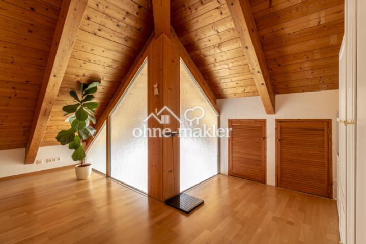 Schlafzimmer mit Stauraum (DG)