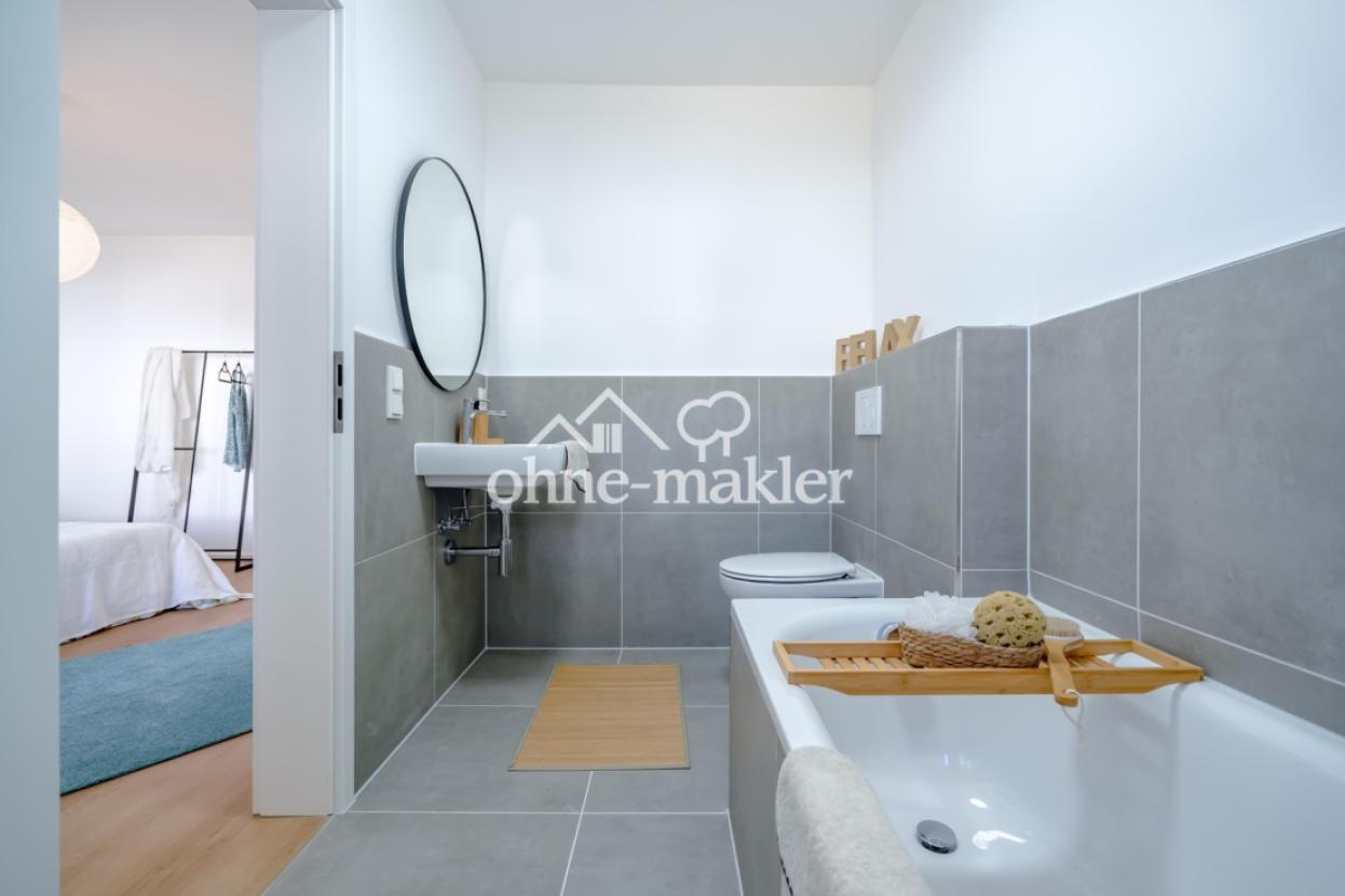 1. OG Ensuite-Bad mit Wanne