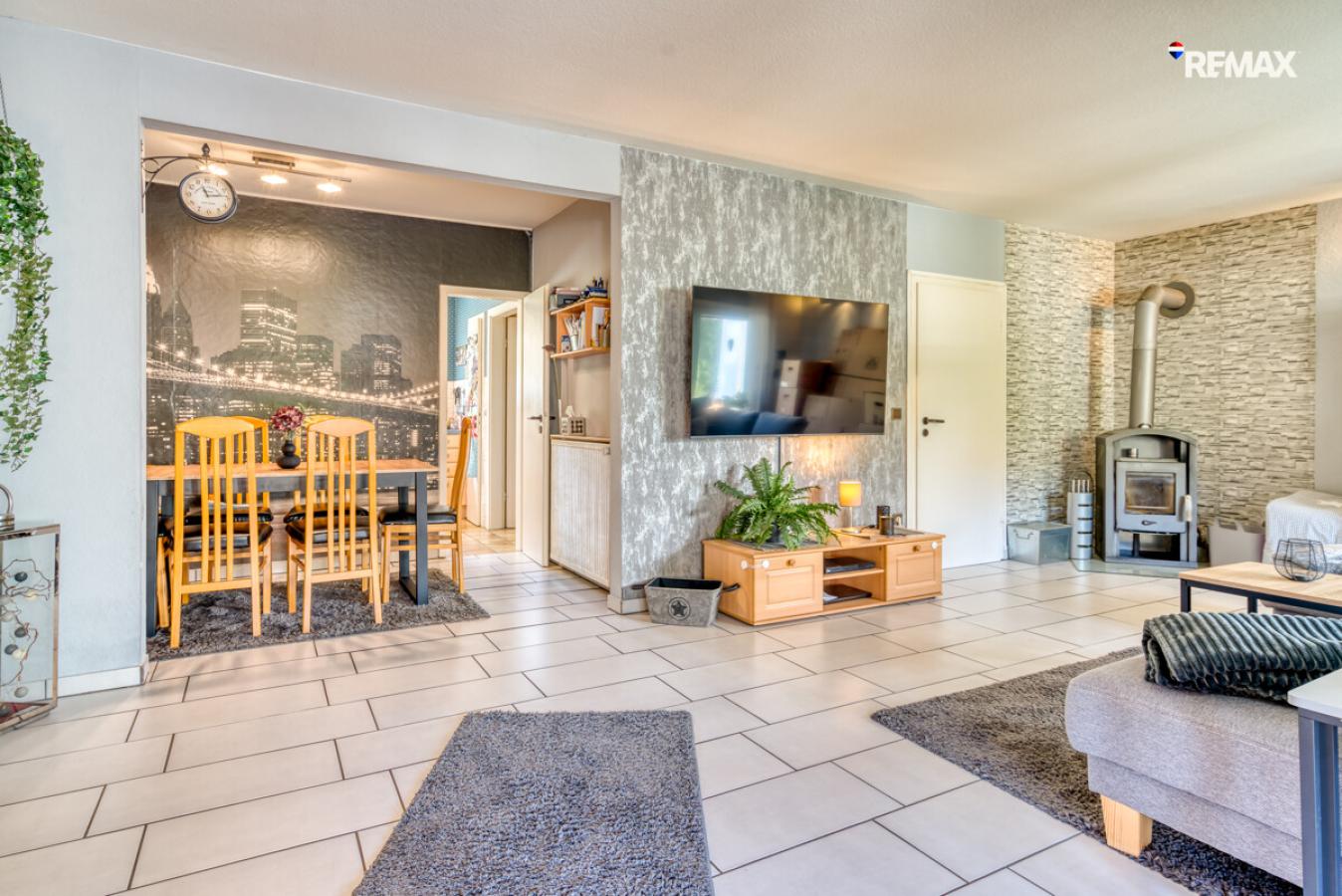 Wohnzimmer mit Esszimmer