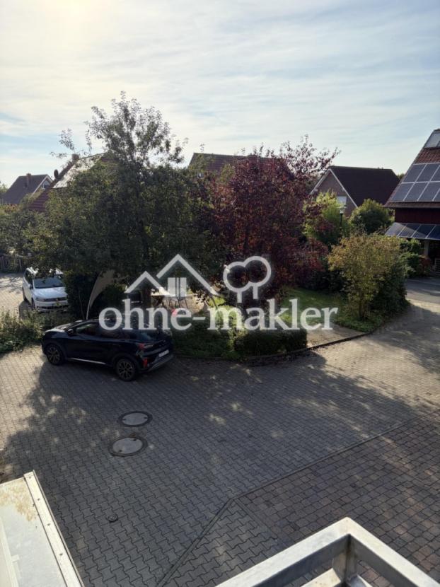 Blick v. Balkon in den Wohnhof