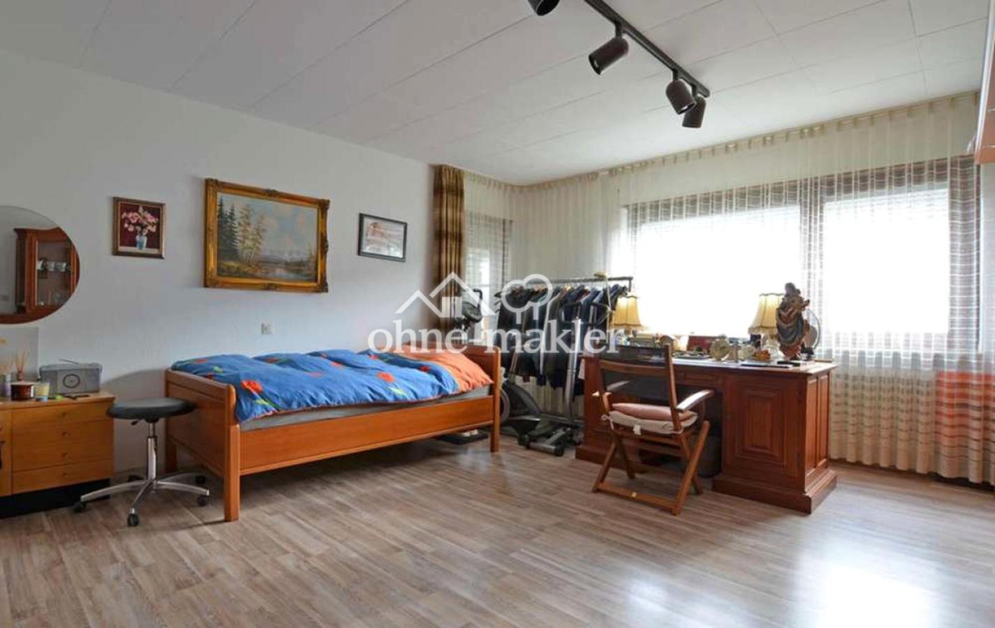 Kinderzimmer / Homeoffice1