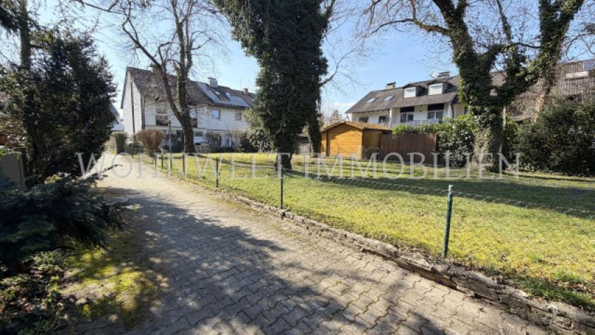 Spielwiese vor dem Haus