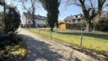 Spielwiese vor dem Haus
