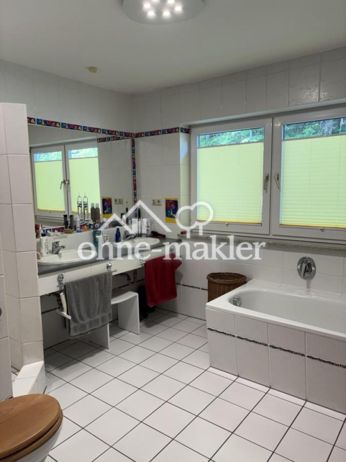 Maisonette Bad mit Badewanne