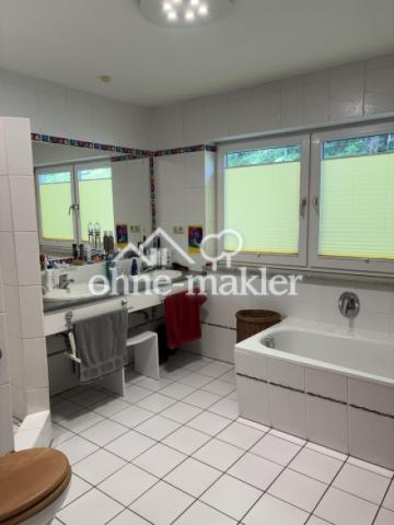 Maisonette Bad mit Badewanne