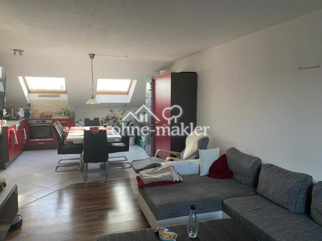 Wohnzimmer mit offener Küche