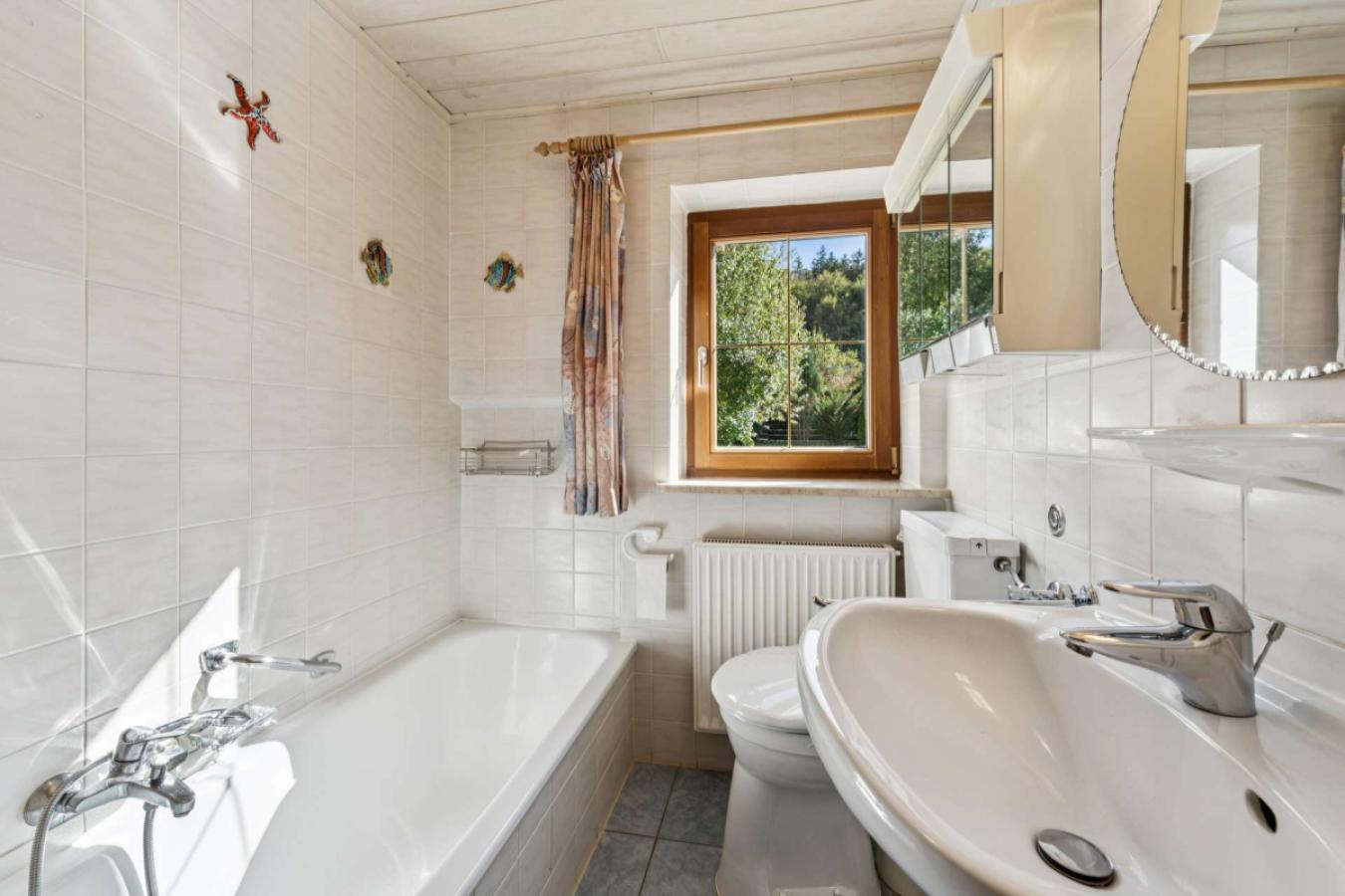 Badezimmer im Erdgeschoss