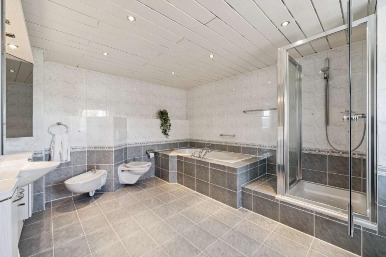 Badezimmer im Obergeschoss