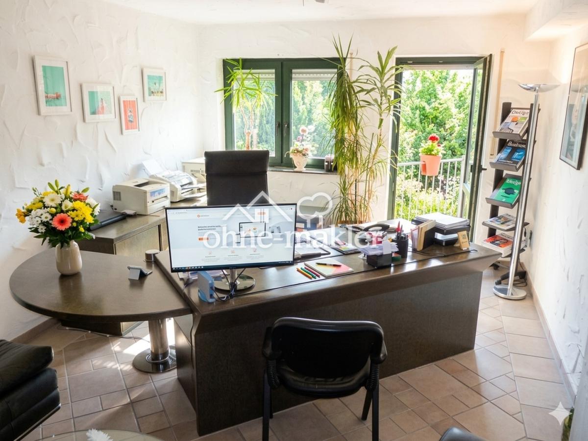 Arbeitszimmer mit Terrassenaus