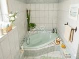 Badezimmer mit Wanne