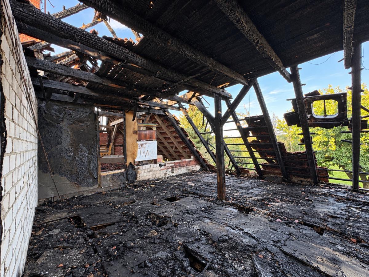 Aufgeräumter Dachboden nach dem Brand
