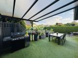 teilüberdachte Terrasse