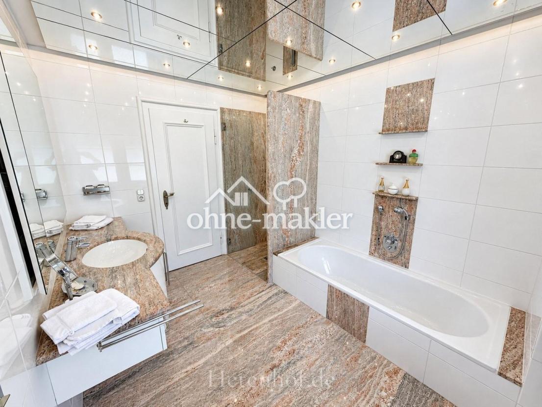 ebenerdige Dusche + Badewanne