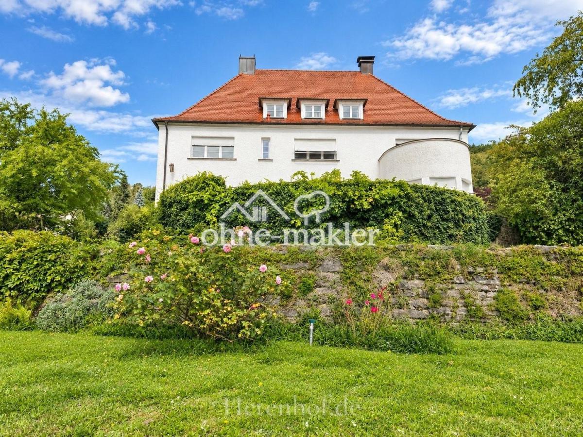Villa aus Gartensicht